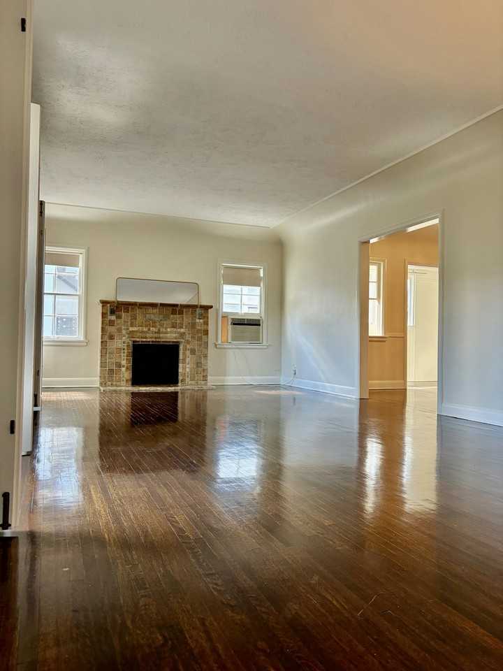 819 South Detroit Street, Unit 2 - Photo 5 of 32