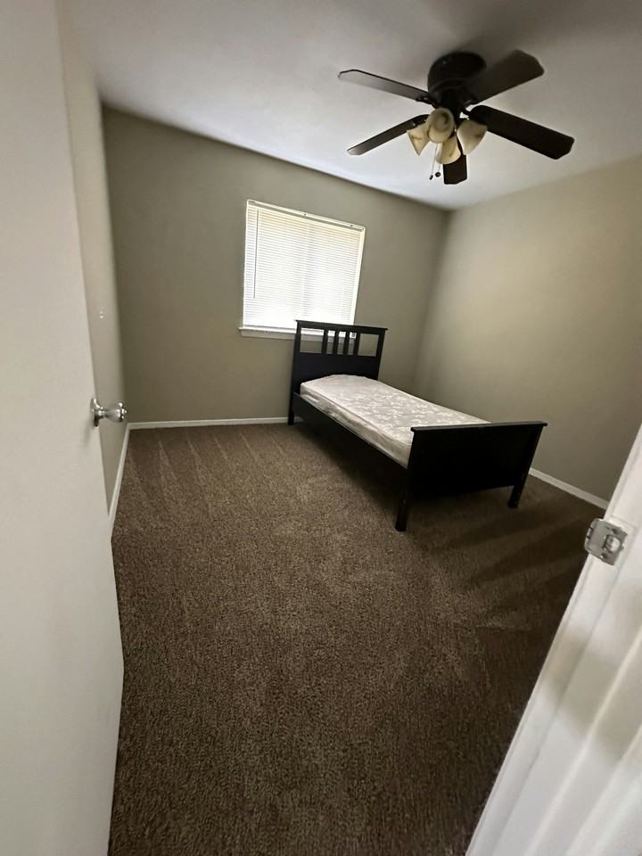 3004 Sun Valley Street - Photo 3 of 10