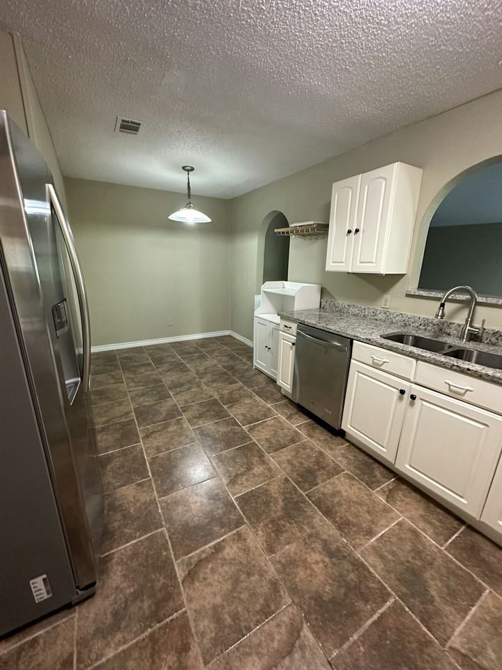 3004 Sun Valley Street - Photo 4 of 10