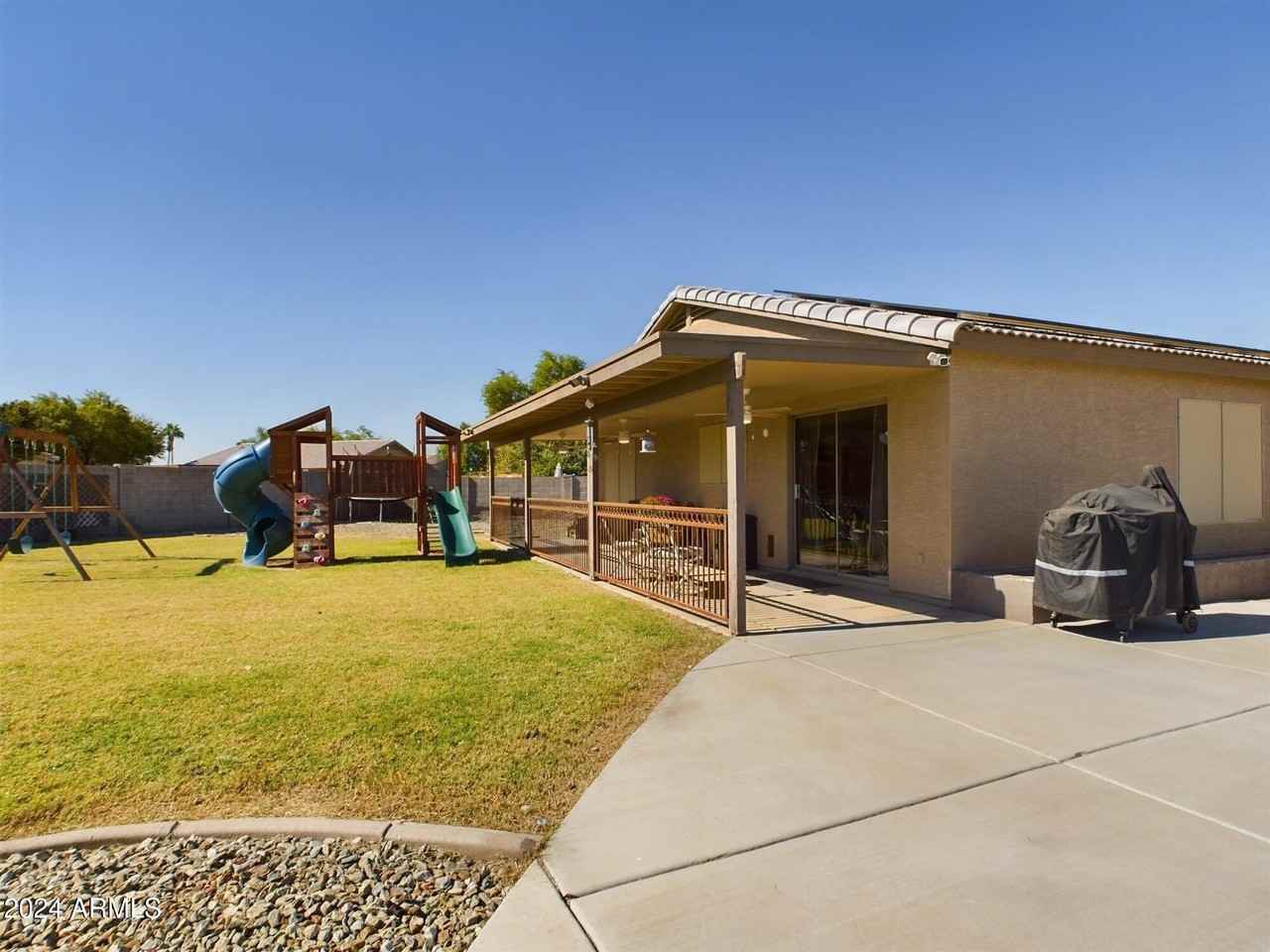 8735 W Royal Palm Rd - Photo 6 of 17