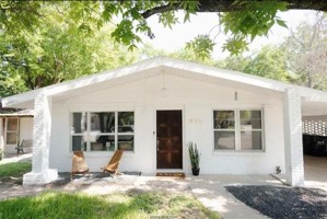 featured image of 415 N Coulter Dr