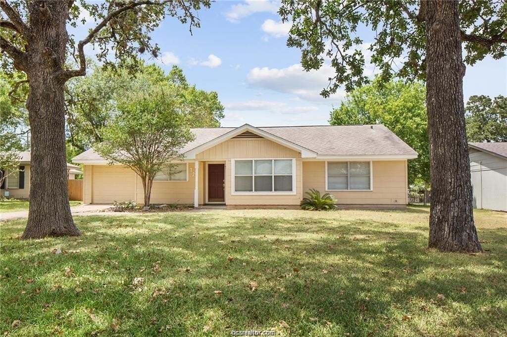 728 Mary Lake Dr - Photo 2 of 24