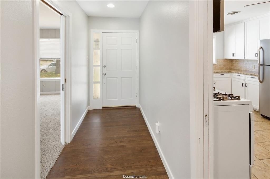 728 Mary Lake Dr - Photo 4 of 24