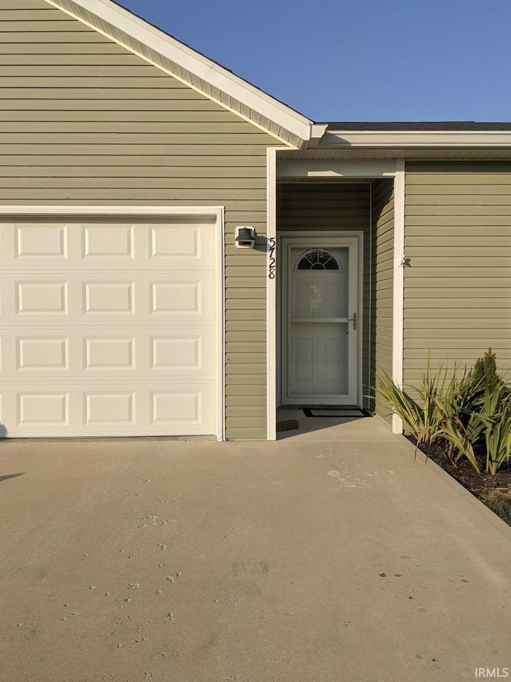 5728 W Daffodil Ct - Photo 2 of 24