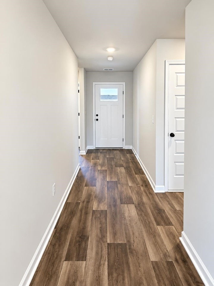 562 Cambria Dr - Photo 5 of 18