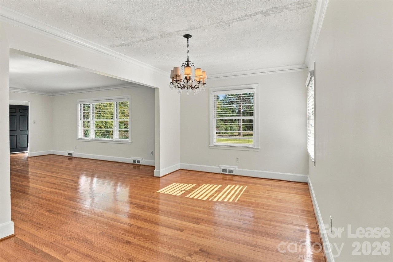618 Shelton St - Photo 4 of 23