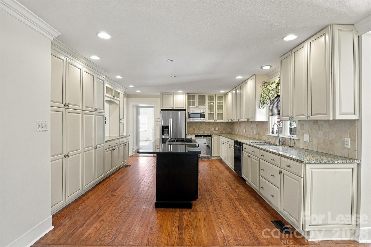 618 Shelton St - Photo 7 of 23