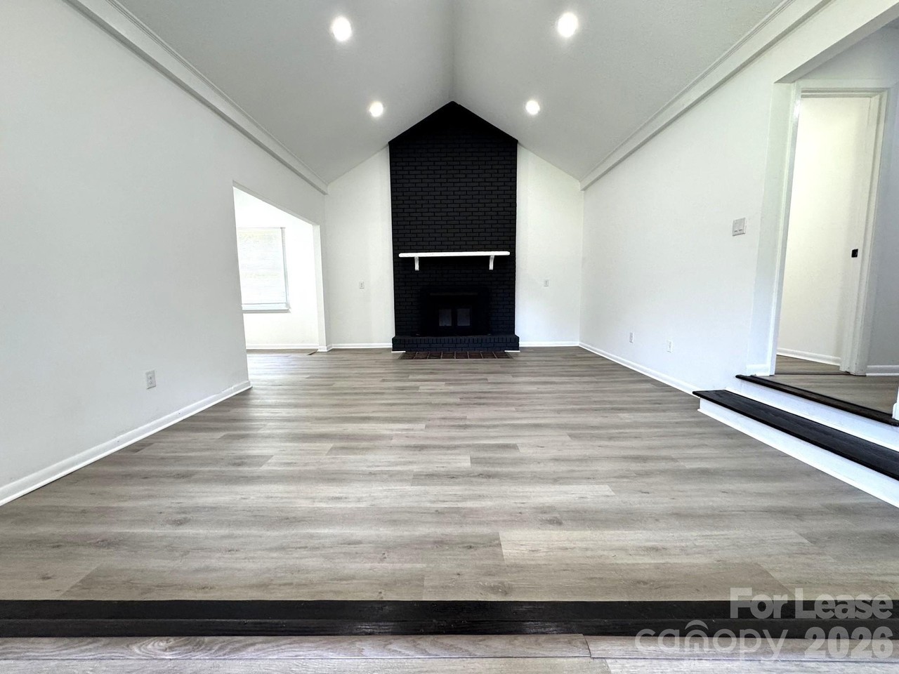 425 Acorn Oaks Dr - Photo 4 of 18