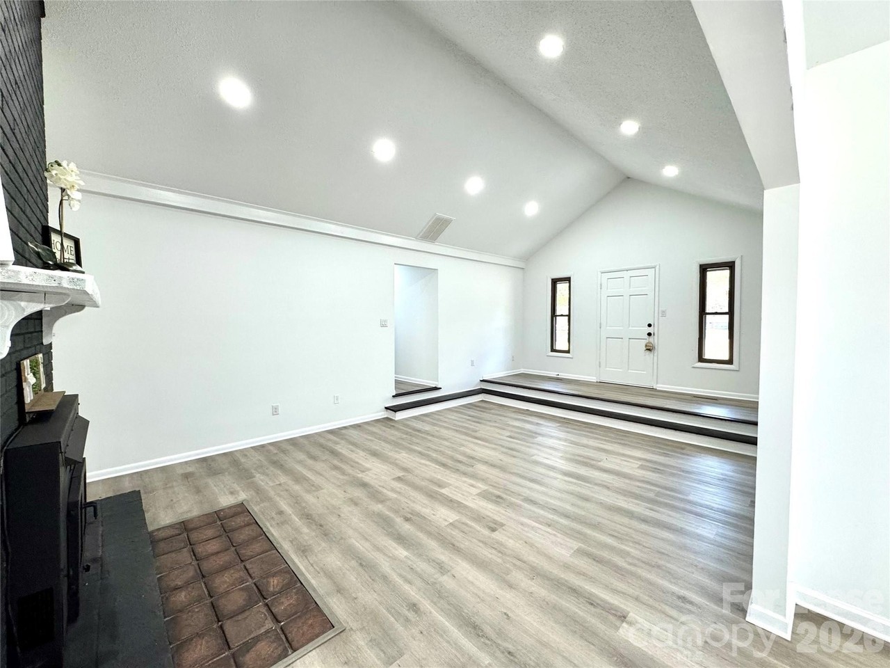 425 Acorn Oaks Dr - Photo 5 of 18