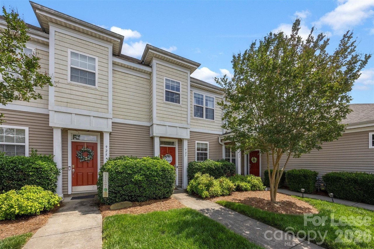 927 Claybrook Cir - Photo 2 of 26