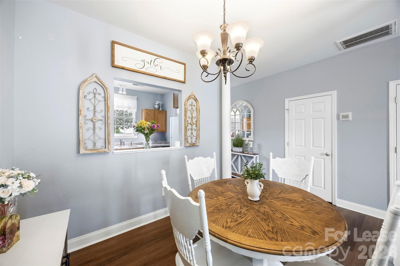 927 Claybrook Cir - Photo 7 of 26