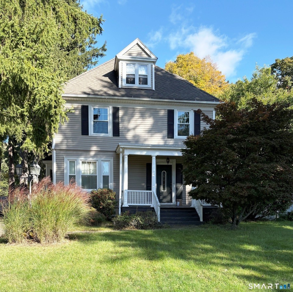 1828 Main St - Photo 2 of 23