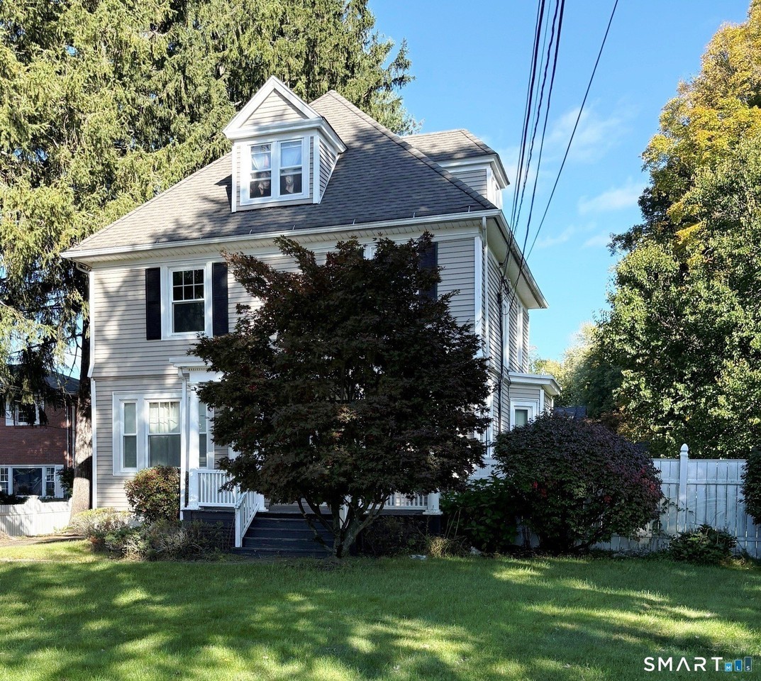 1828 Main St - Photo 3 of 23