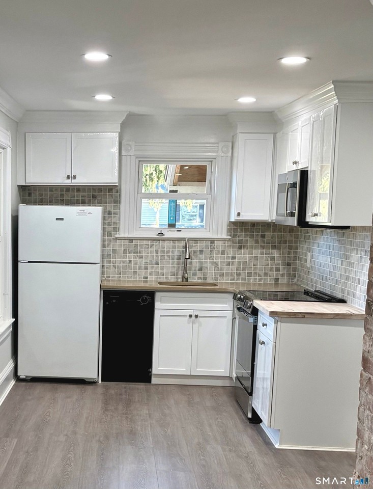 1828 Main St - Photo 4 of 23