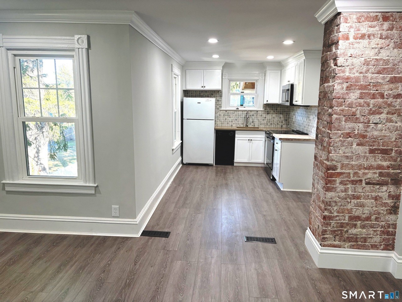 1828 Main St - Photo 6 of 23