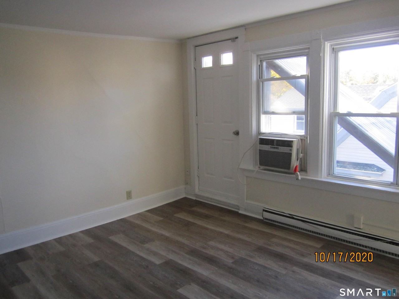 1085 Broad St - Photo 3 of 11