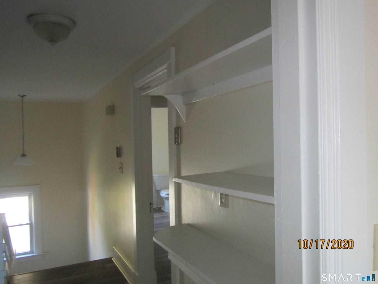 1085 Broad St - Photo 5 of 11