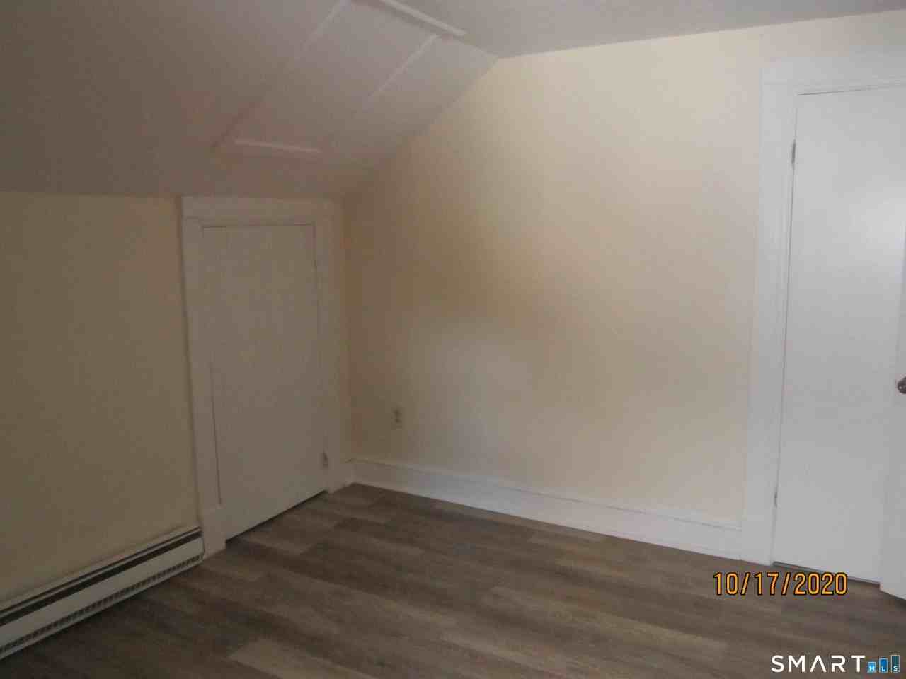 1085 Broad St - Photo 6 of 11