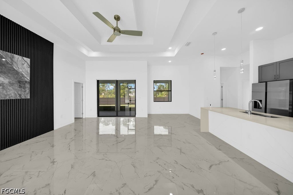 1025 Gladys St - Photo 5 of 38