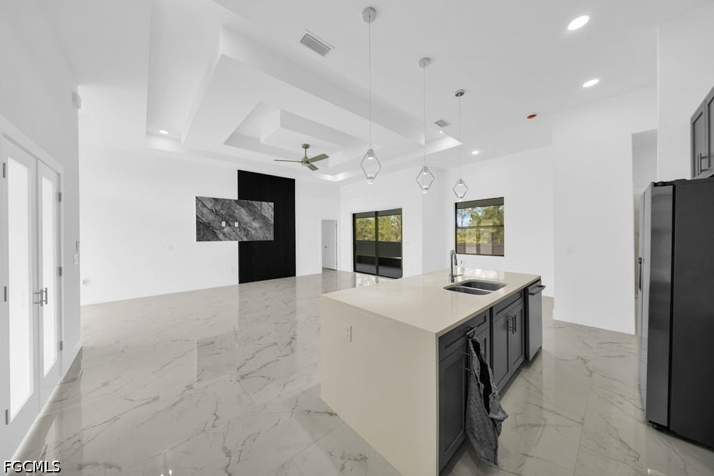 1025 Gladys St - Photo 7 of 38