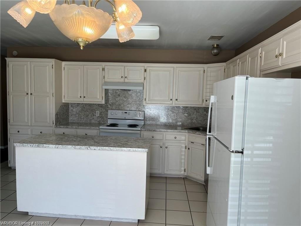 9024 S 28th St - Photo 4 of 8