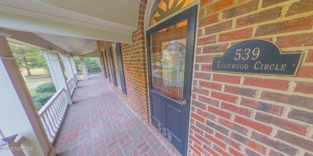 539 Edgewood Cir - Photo 3 of 50