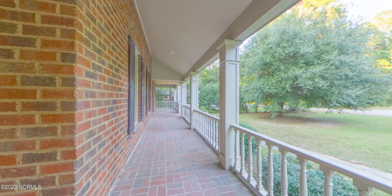539 Edgewood Cir - Photo 4 of 50