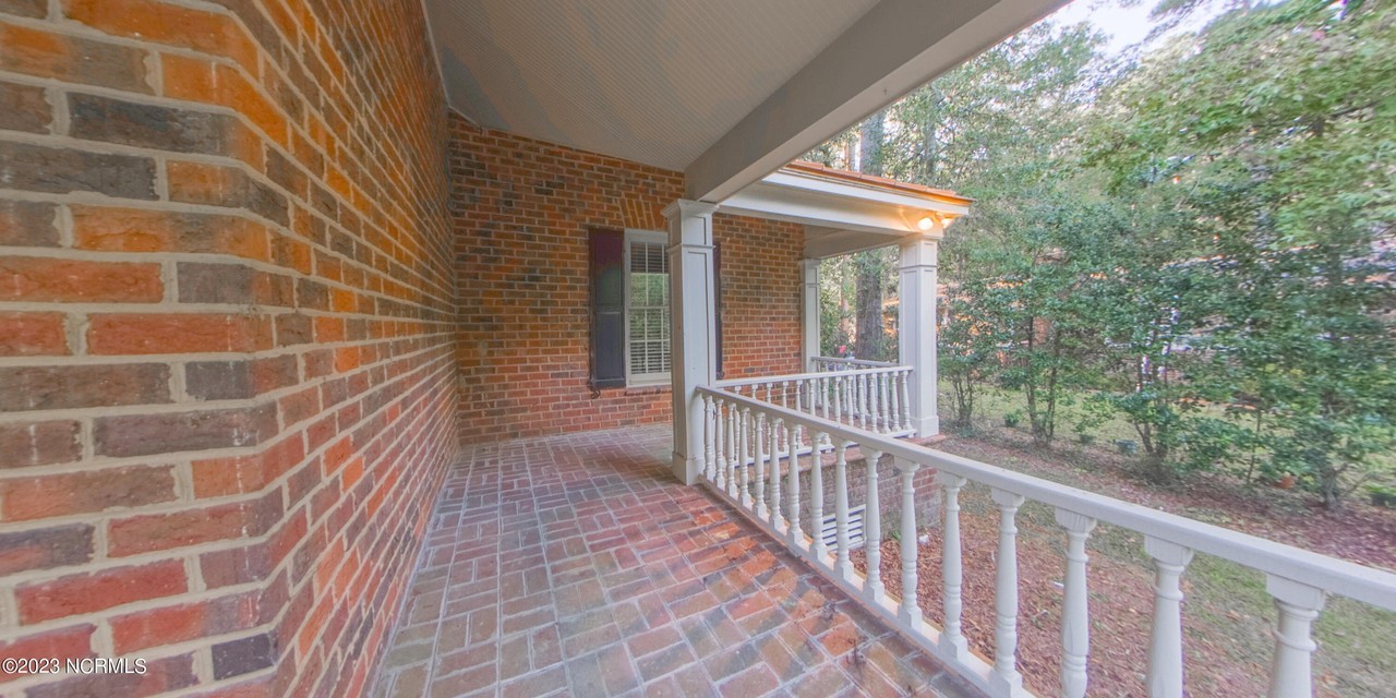 539 Edgewood Cir - Photo 5 of 50