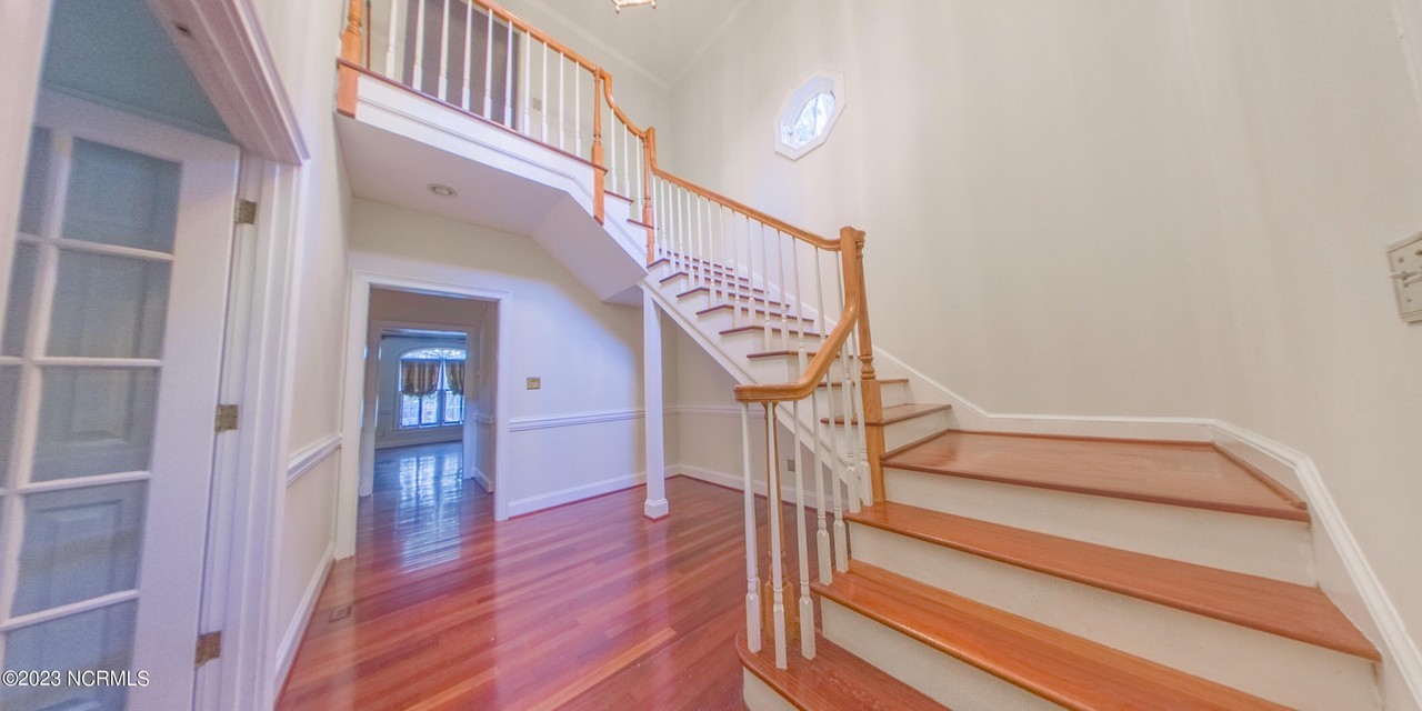 539 Edgewood Cir - Photo 7 of 50