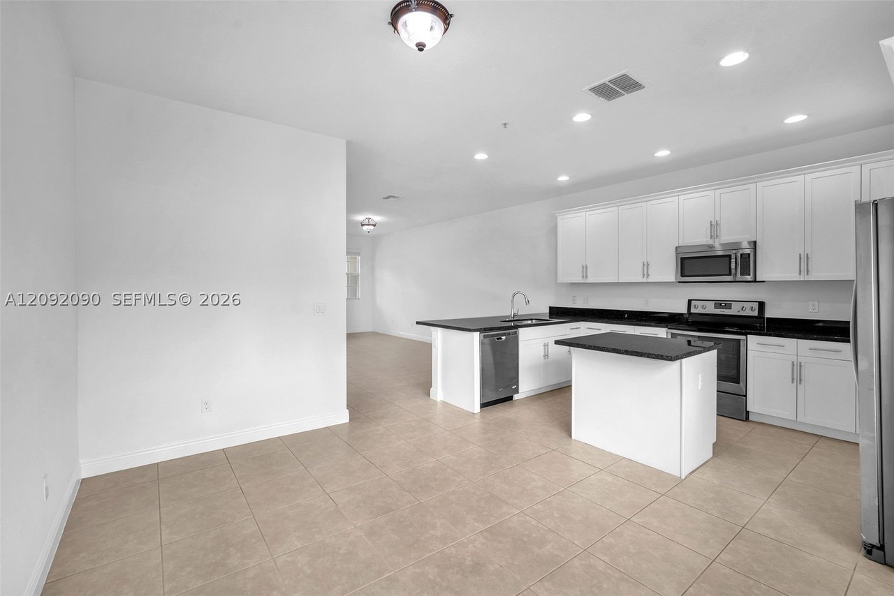11979 Sw 28th Ct - Photo 4 of 40