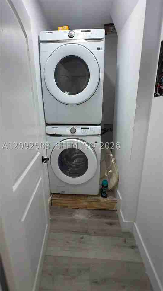 320 Ne 57th St #2 - Photo 6 of 20