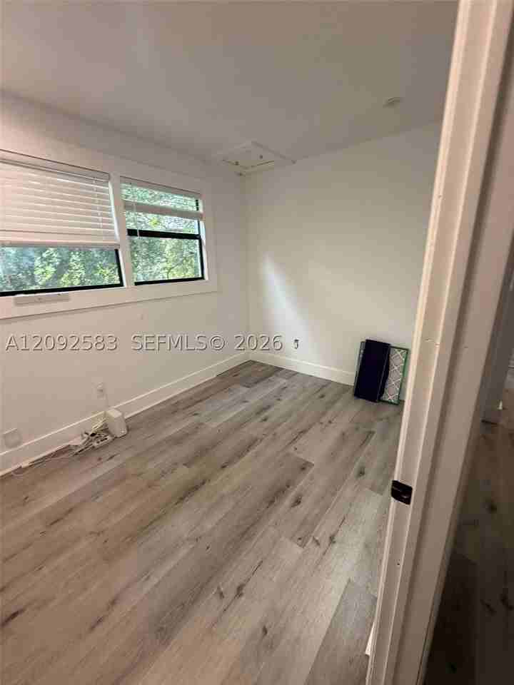 320 Ne 57th St #2 - Photo 7 of 20