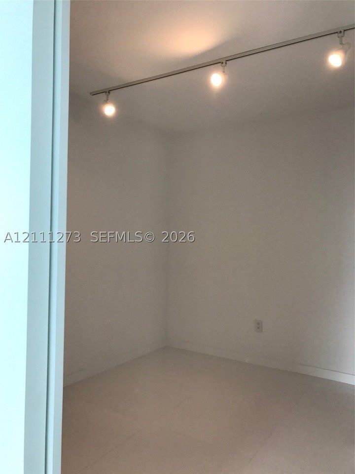 460 Ne 28th St #3101 - Photo 4 of 33