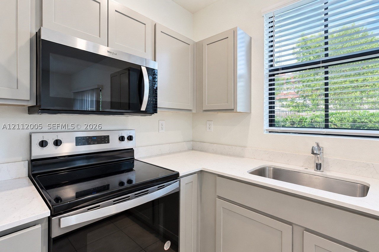 1291 Ne 3rd Ave #1291 - Photo 2 of 11