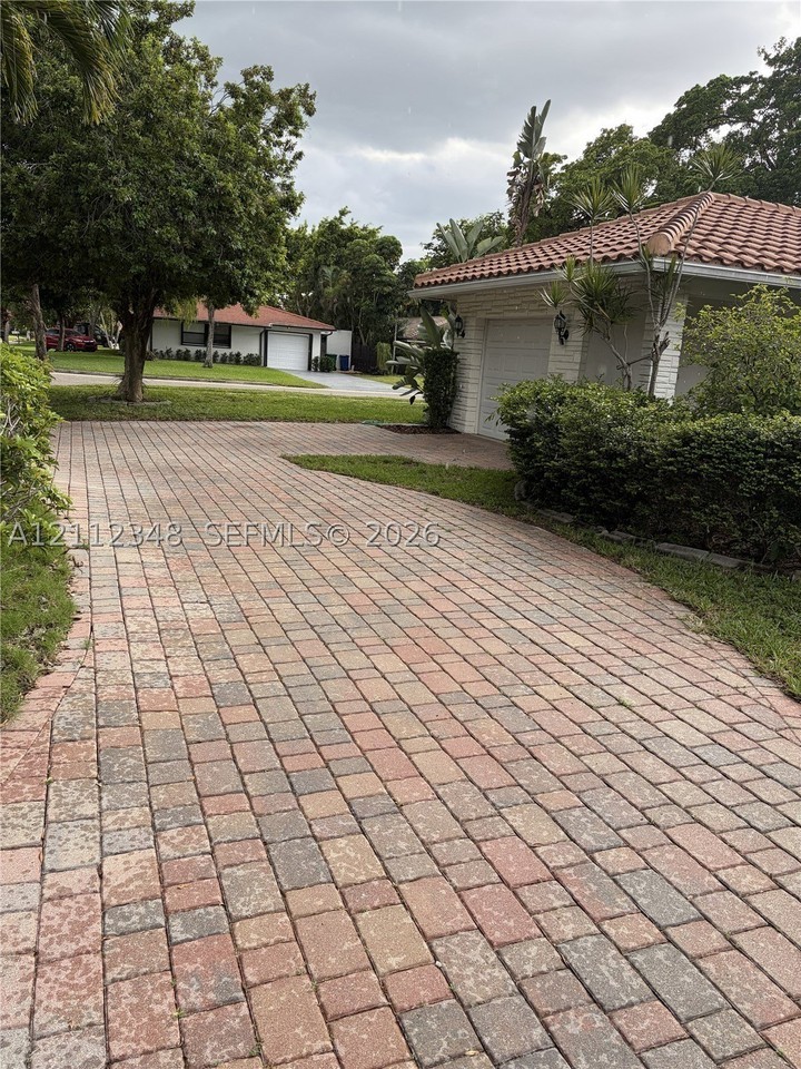 1410 Nw 93rd Ter #1412 - Photo 2 of 30