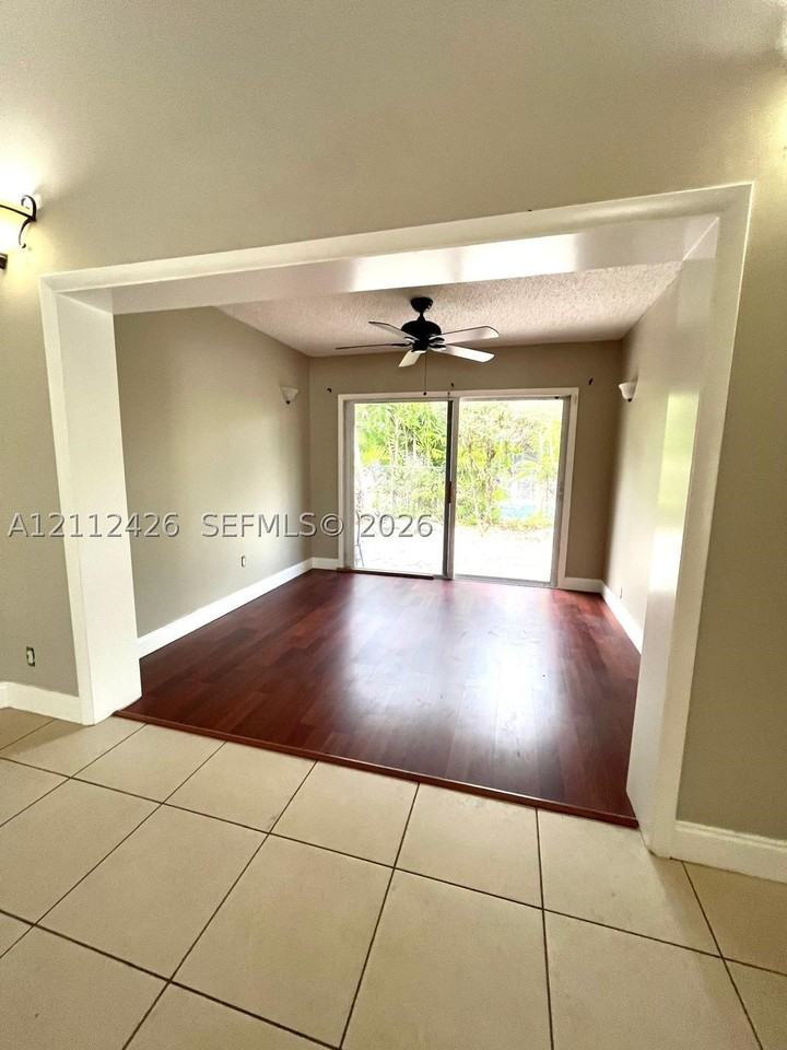 10445 Nw 8th Ct - Photo 7 of 24