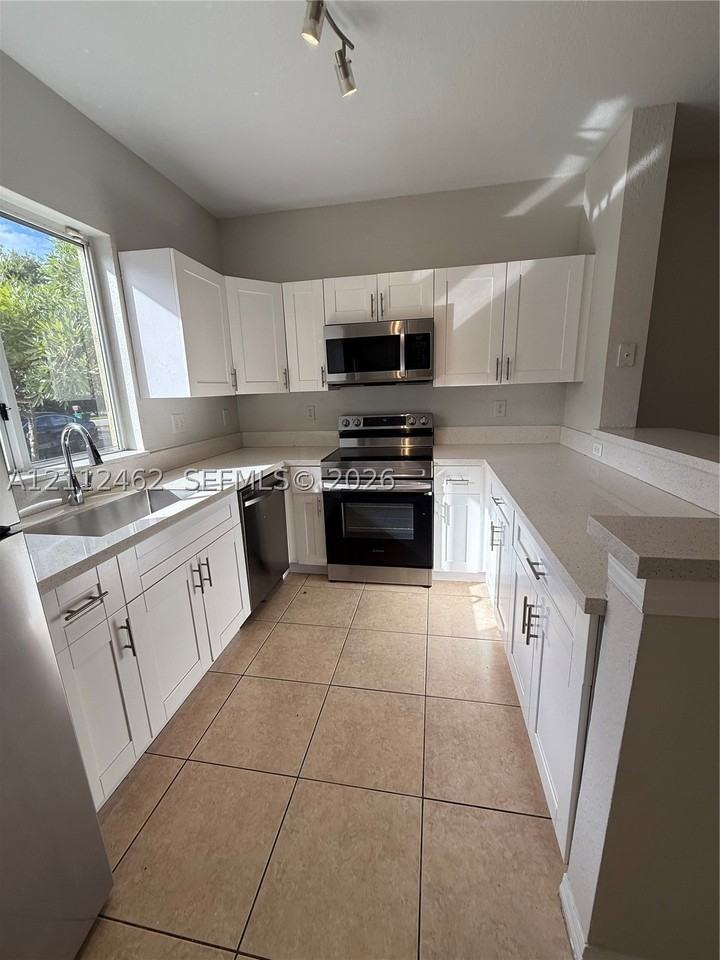 20439 Nw 15th Ave #9 - Photo 3 of 22
