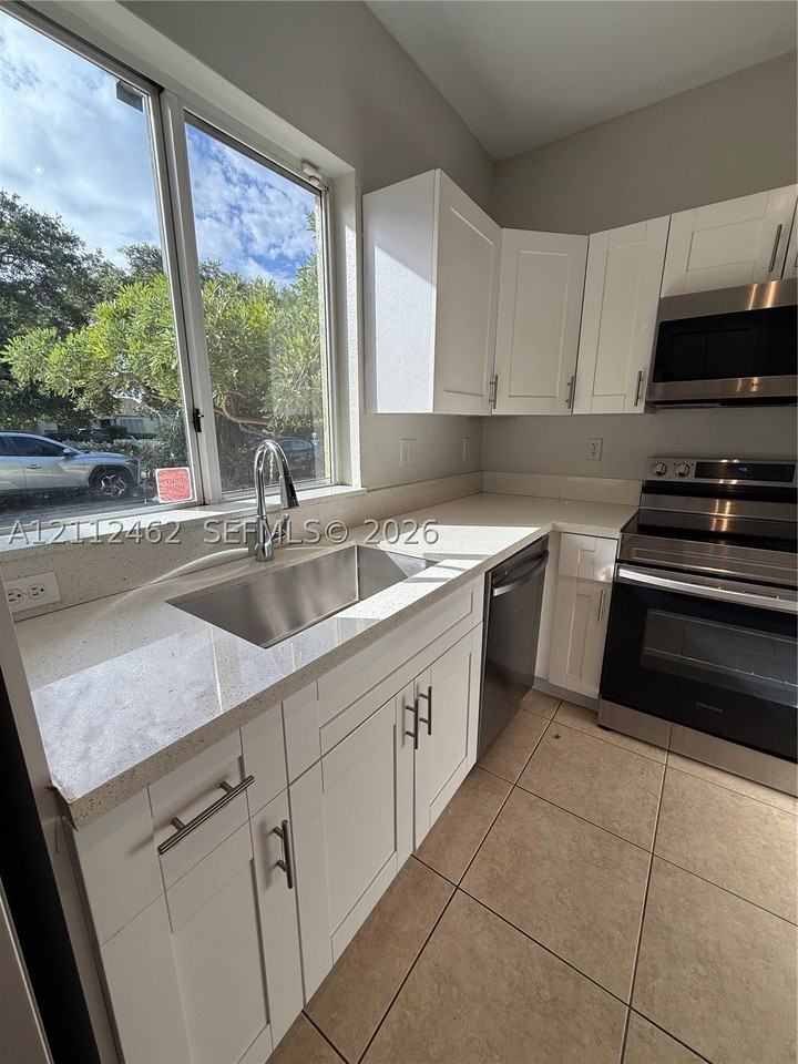 20439 Nw 15th Ave #9 - Photo 4 of 22