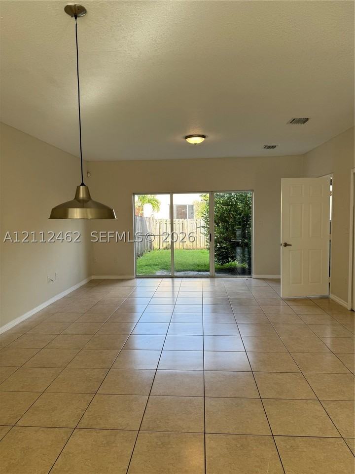 20439 Nw 15th Ave #9 - Photo 7 of 22