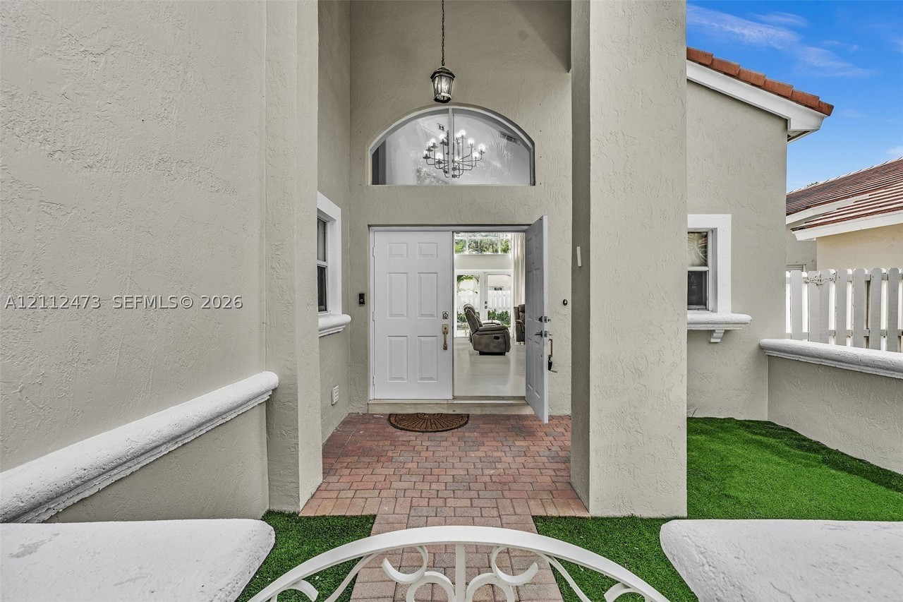 3340 Sw 50th St - Photo 5 of 49