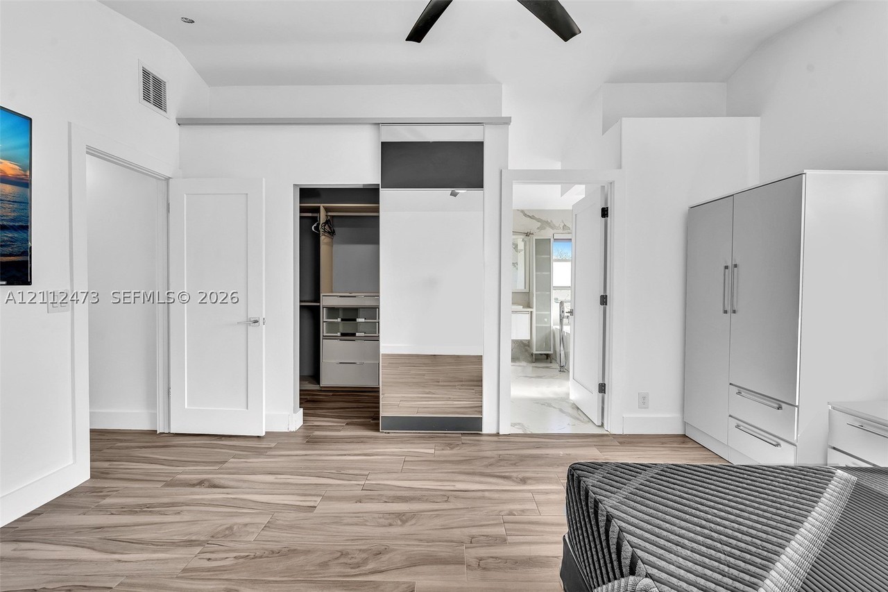 3340 Sw 50th St - Photo 6 of 49