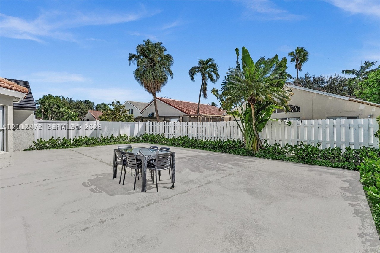 3340 Sw 50th St - Photo 7 of 49
