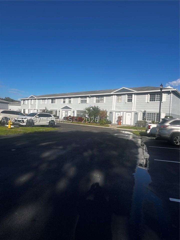 1859 Sw 81st Ln #1-27 - Photo 3 of 15