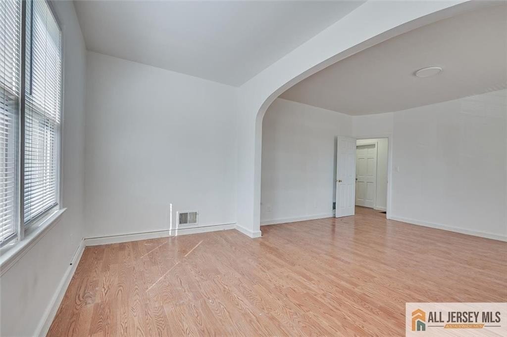4087 Woodbridge Ave - Photo 5 of 24