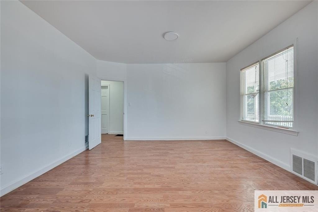 4087 Woodbridge Ave - Photo 6 of 24