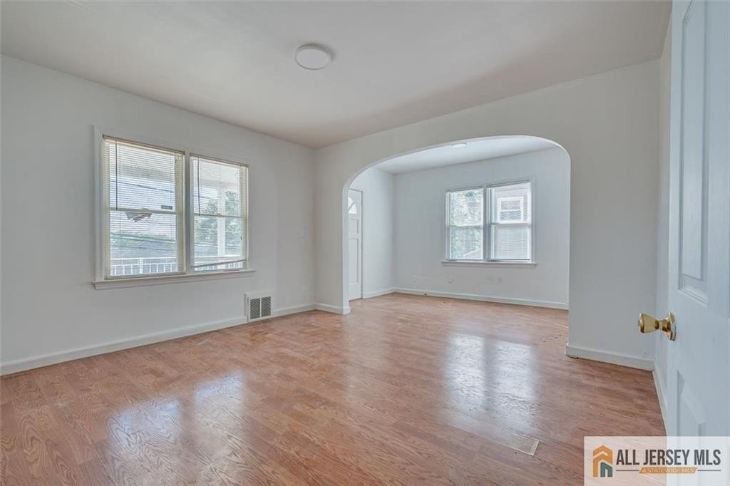 4087 Woodbridge Ave - Photo 7 of 24