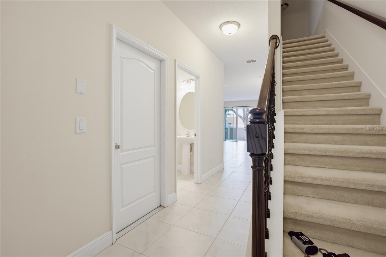 7498 Aloma Pines Ct - Photo 5 of 34