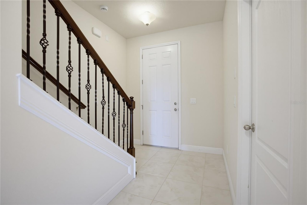 7498 Aloma Pines Ct - Photo 6 of 34