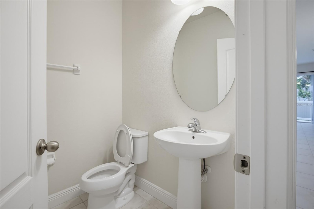 7498 Aloma Pines Ct - Photo 7 of 34