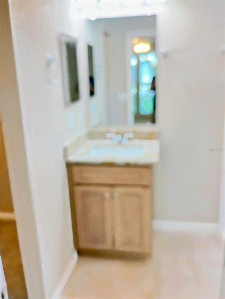 1009 Ne 5th St - Photo 5 of 9